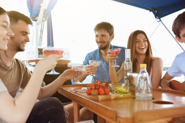 friends drinking cocktails on cruise