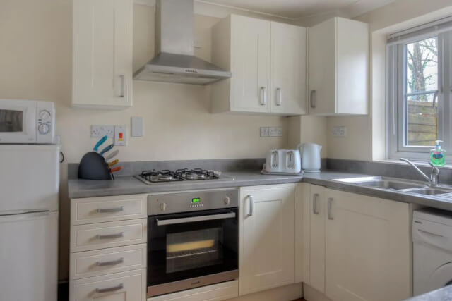 4 Riverside Cottages - Kitchen